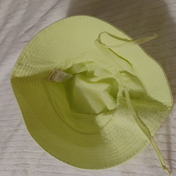 Universal tread adjustable sizing adult hat one size. - Picture 2 of 5